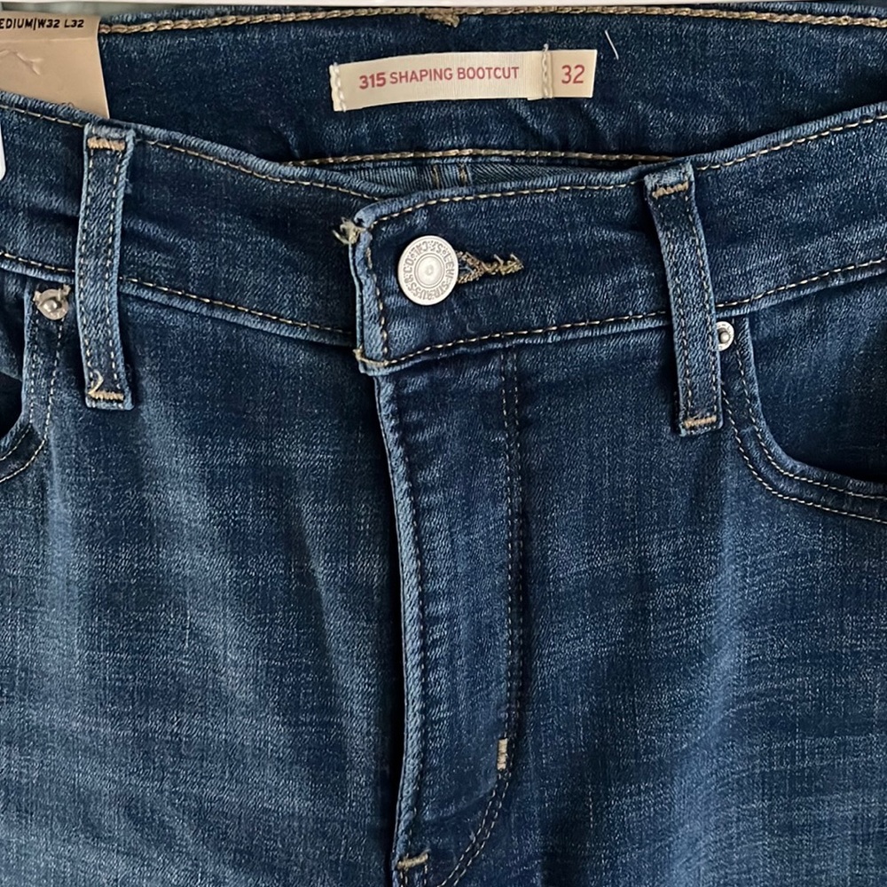 Selling new Levi’s 315 Shaping Bootcut sz 32x32 unworn asking $45